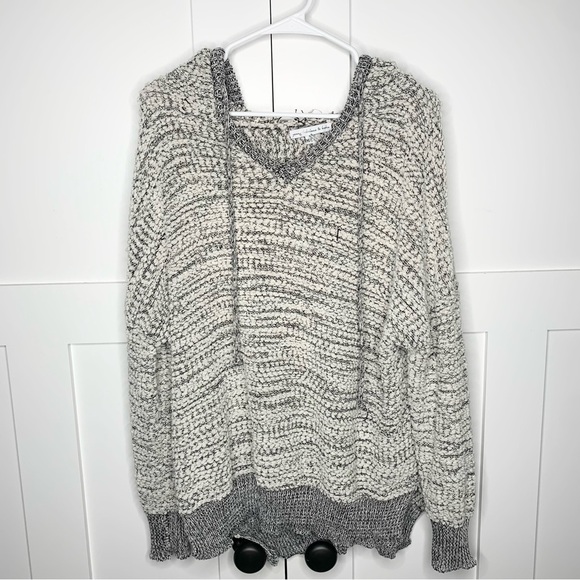 🎉Young Fabulous & Broke Popcorn Knit Sweater Gray very lightweight & cozy - Picture 3 of 7